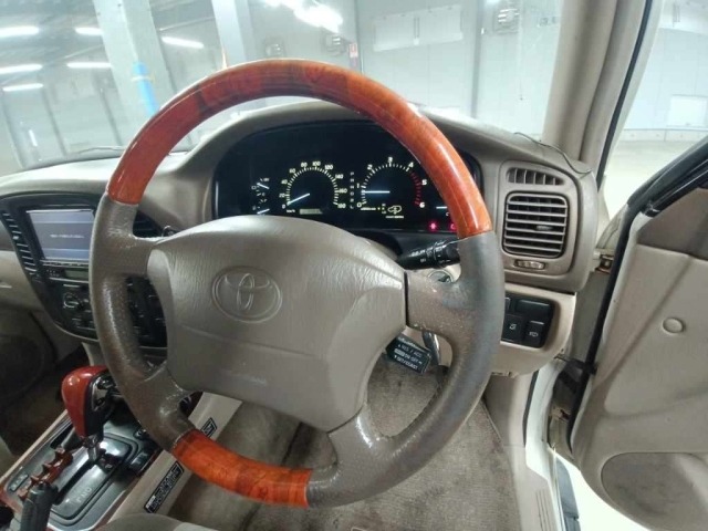Toyota LAND CRUISER 2000 8339857-9