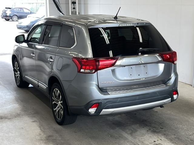 Mitsubishi OUTLANDER 2016 8346122-5