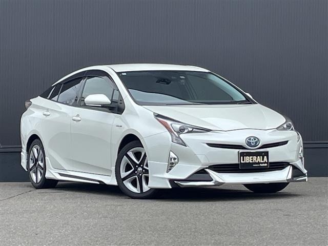 Toyota PRIUS 2016 8339855-0