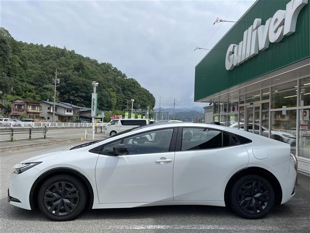 Toyota PRIUS 2023 8339898-17
