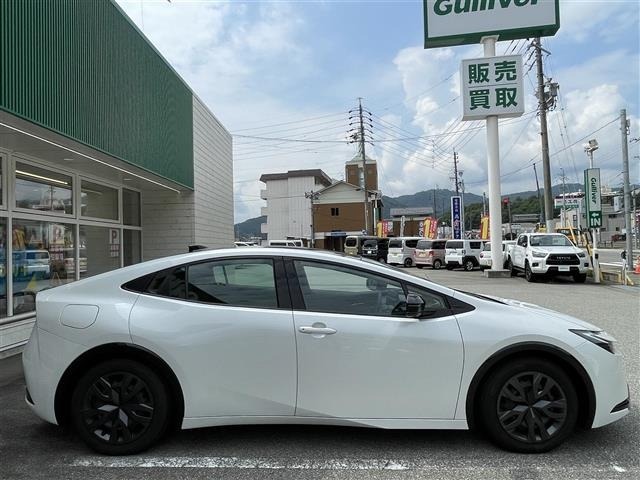 Toyota PRIUS 2023 8339898-21