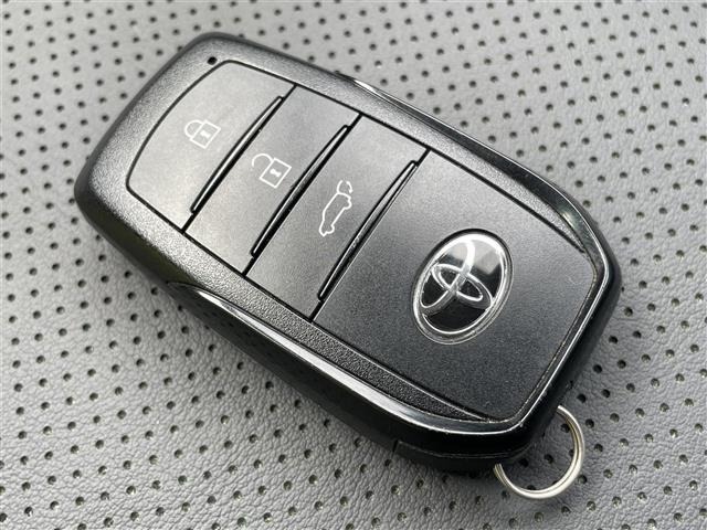Toyota PRIUS 2023 8339898-9