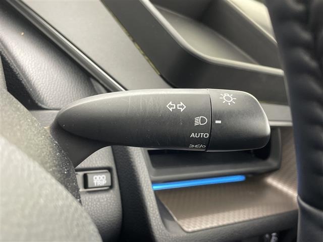 Toyota PRIUS 2023 8339982-10