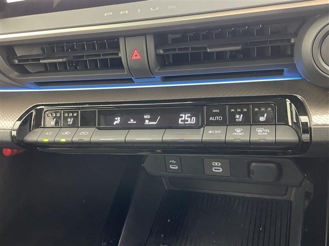 Toyota PRIUS 2023 8339982-4