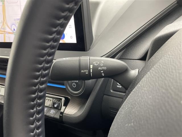 Toyota PRIUS 2023 8339982-9