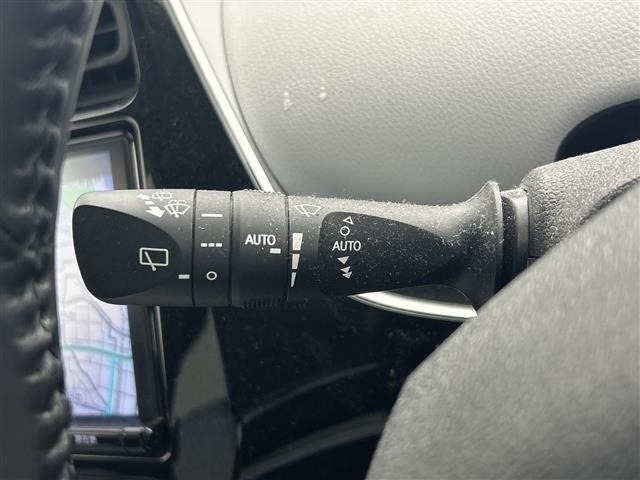 Toyota PRIUS 2018 8340011-10