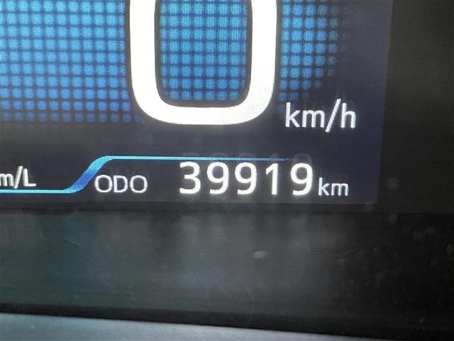 Toyota PRIUS 2017 8340050-9