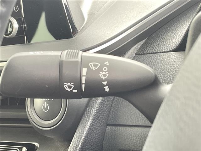 Toyota PRIUS 2025 8340079-1
