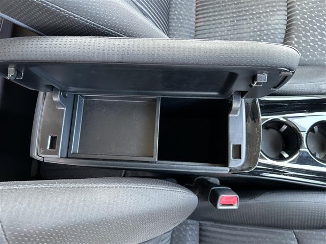 Toyota PRIUS 2018 8340088-7