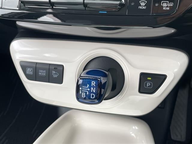 Toyota PRIUS 2016 8340115-3