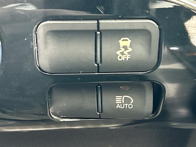Toyota PRIUS 2016 8340133-9
