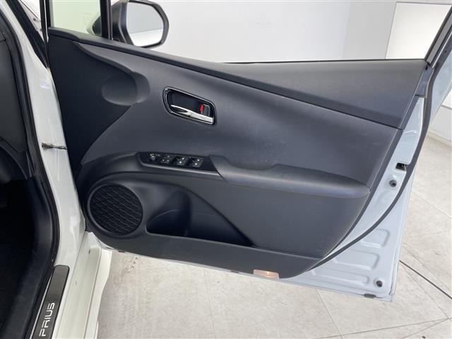 Toyota PRIUS 2016 8340135-6