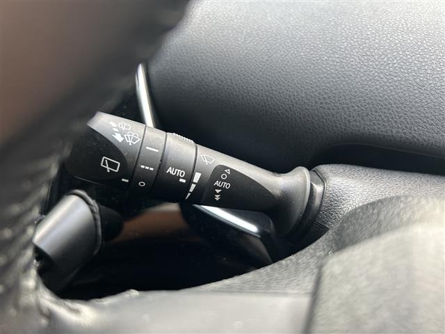 Toyota PRIUS 2018 8340151-8