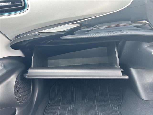 Toyota PRIUS 2016 8340155-4