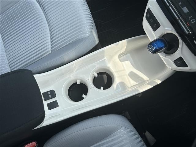 Toyota PRIUS 2016 8340155-6