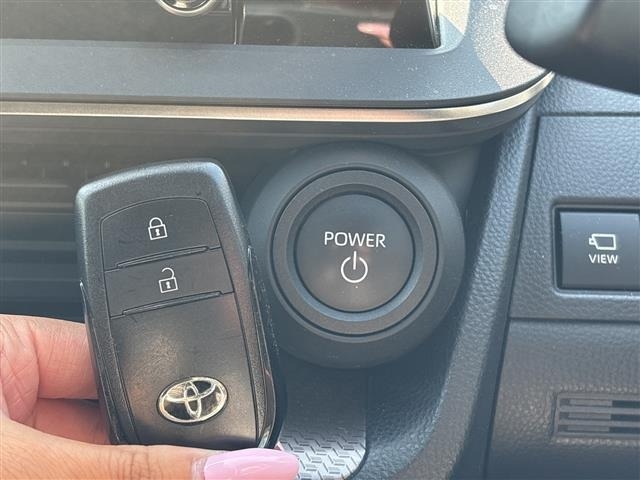 Toyota PRIUS 2024 8340170-17