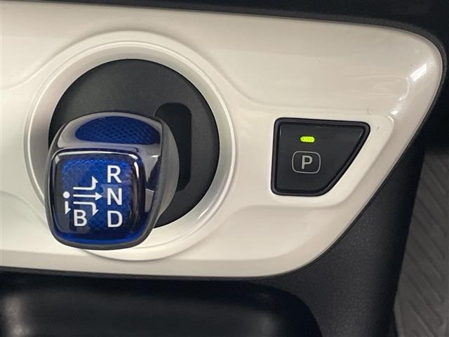 Toyota PRIUS 2017 8340191-9