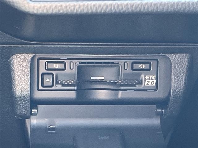 Toyota PRIUS 2023 8340203-11