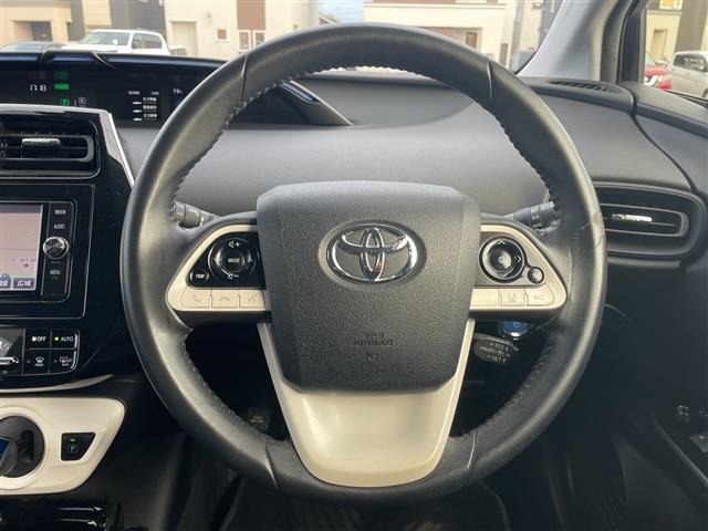 Toyota PRIUS 2017 8340210-1