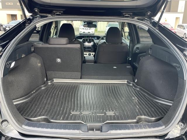 Toyota PRIUS 2017 8340210-10
