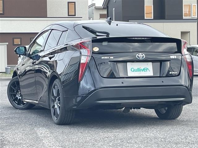 Toyota PRIUS 2017 8340210-13
