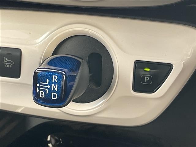 Toyota PRIUS 2017 8340210-6