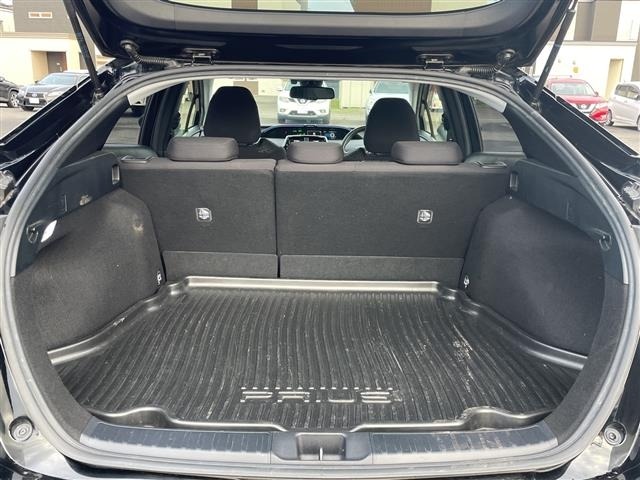 Toyota PRIUS 2017 8340210-9