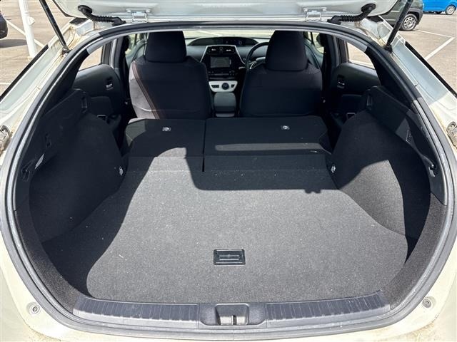 Toyota PRIUS 2017 8340212-6