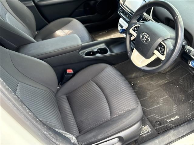 Toyota PRIUS 2017 8340212-9