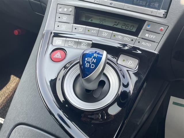 Toyota PRIUS 2013 8340215-18