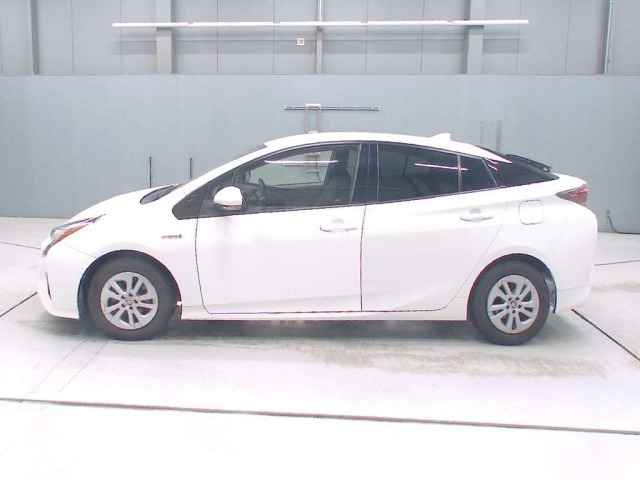 Toyota PRIUS 2016 8340266-4