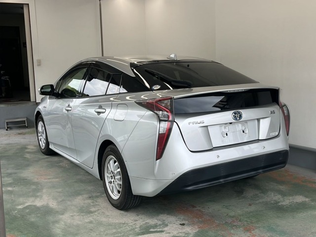 Toyota PRIUS 2017 8340283-1