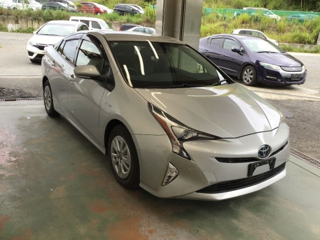 Toyota PRIUS 2017 8340283-3