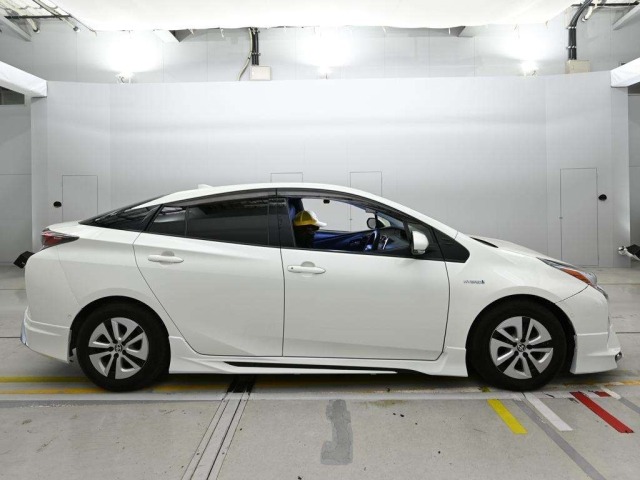 Toyota PRIUS 2016 8340287-3