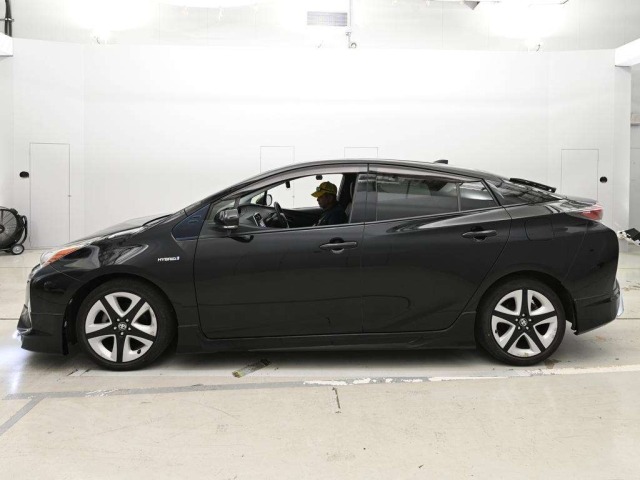 Toyota PRIUS 2016 8340297-4