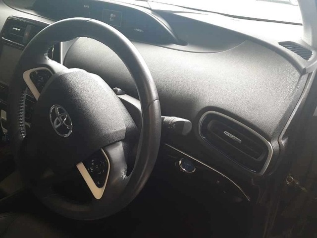 Toyota PRIUS 2016 8340297-9