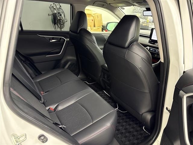 Toyota RAV4 2023 8348503-4