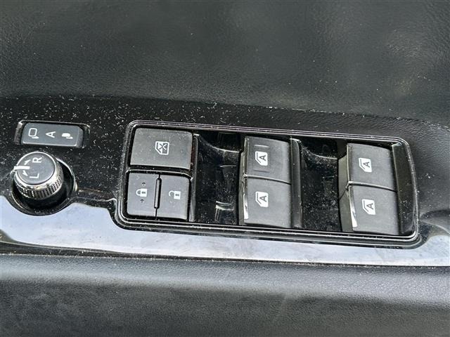 Toyota VELLFIRE 2015 8346011-2