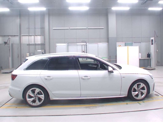 Audi A4 2021 8352751-3