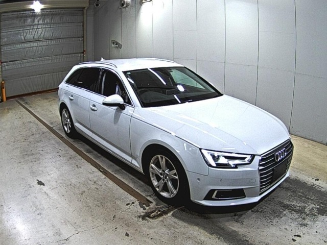 Audi A4 2018 8352801-0
