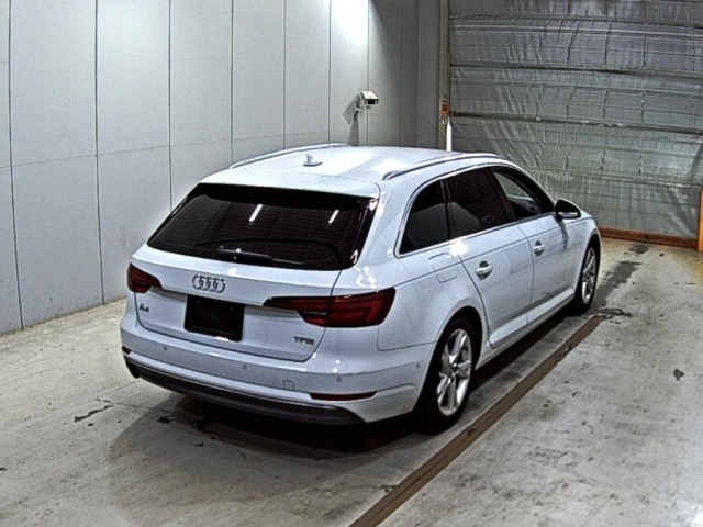 Audi A4 2018 8352801-5