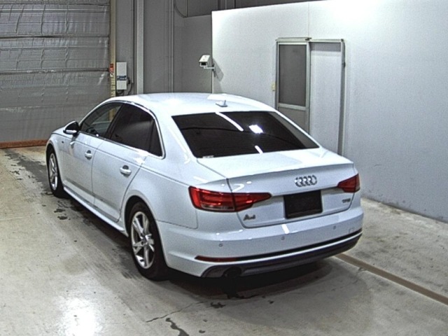 Audi A4 2016 8352838-1