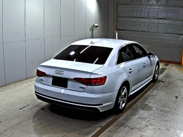 Audi A4 2016 8352838-5