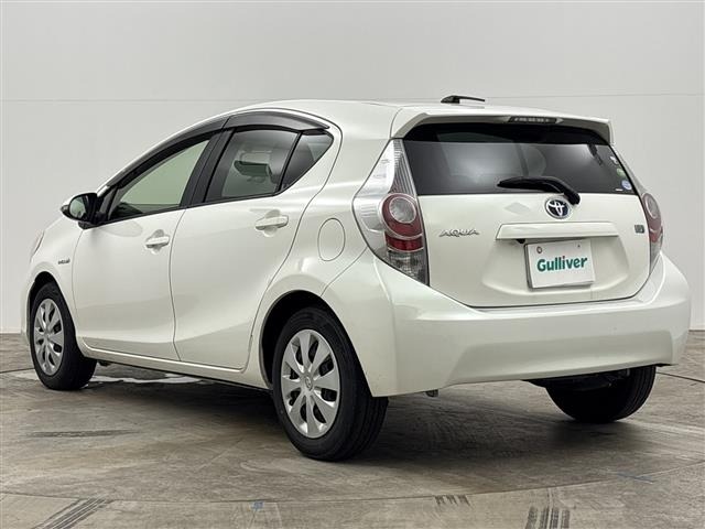 Toyota AQUA 2014 8357811-13