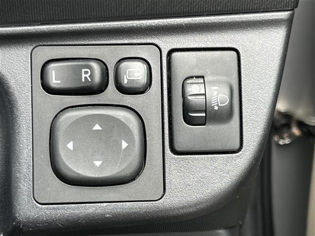 Toyota AQUA 2014 8357812-8