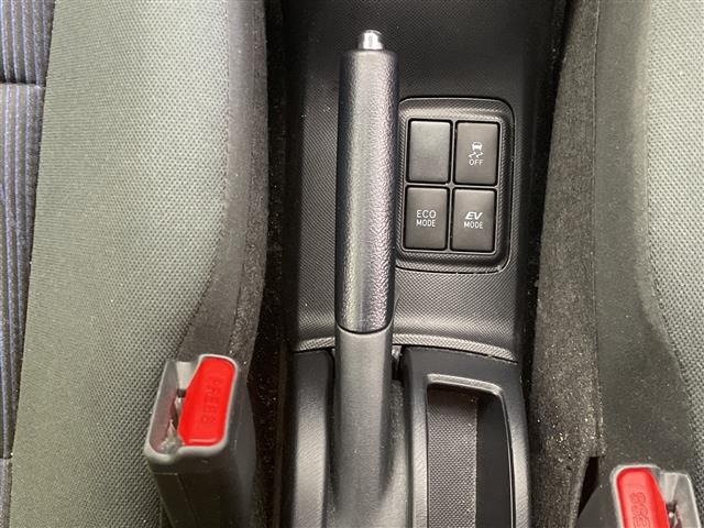 Toyota AQUA 2015 8357853-8
