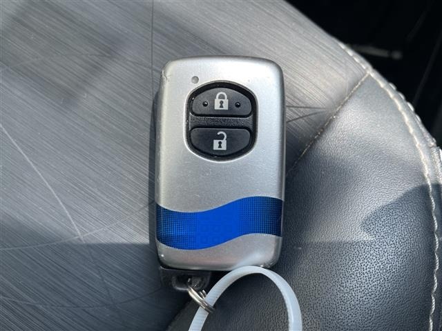 Toyota AQUA 2013 8357854-3