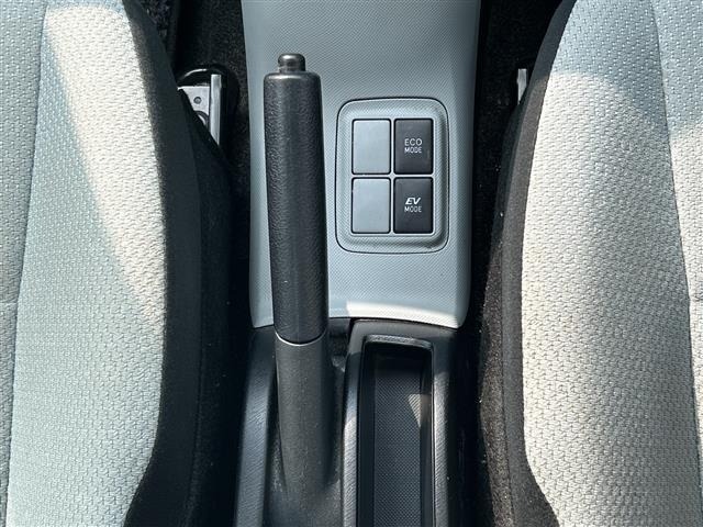 Toyota AQUA 2012 8357865-7