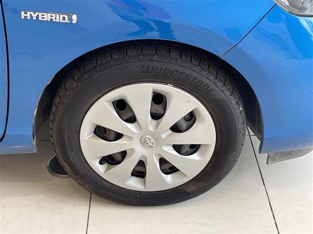 Toyota AQUA 2013 8357869-20