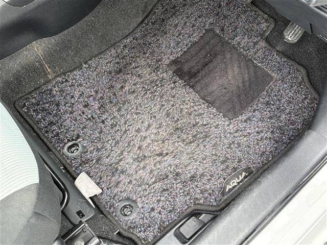 Toyota AQUA 2013 8357870-1